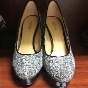 MICHAEL KORS Sabrina Chain Heel Platform Pumps